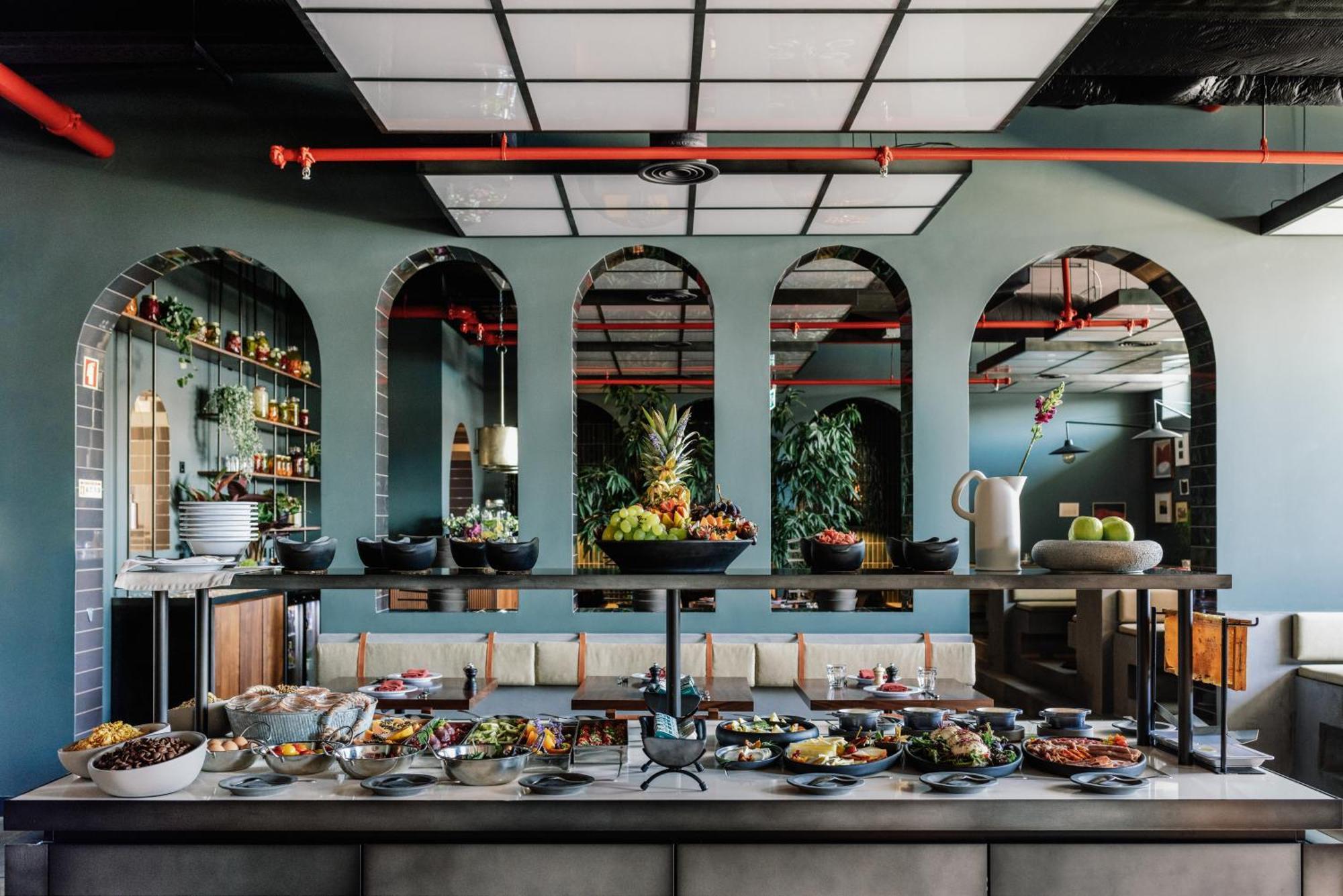 The Rebello Hotel & Spa - Small Luxury Hotels Of The World Βίλα Νόβα ντε Γκάια Εξωτερικό φωτογραφία The kitchen at the restaurant