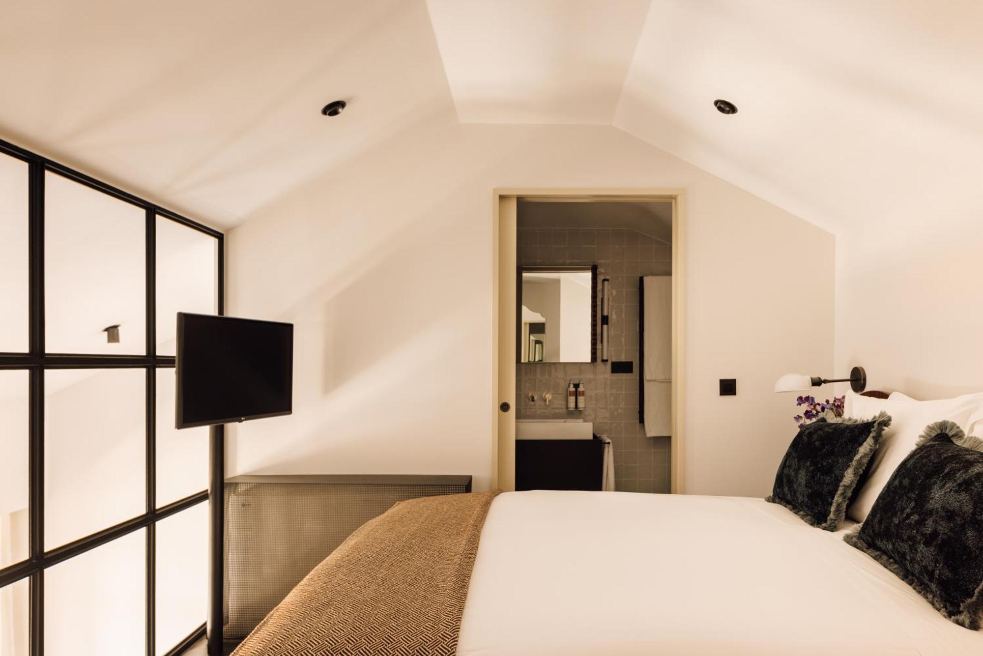 The Rebello Hotel & Spa - Small Luxury Hotels Of The World Βίλα Νόβα ντε Γκάια Εξωτερικό φωτογραφία A bedroom at the hotel